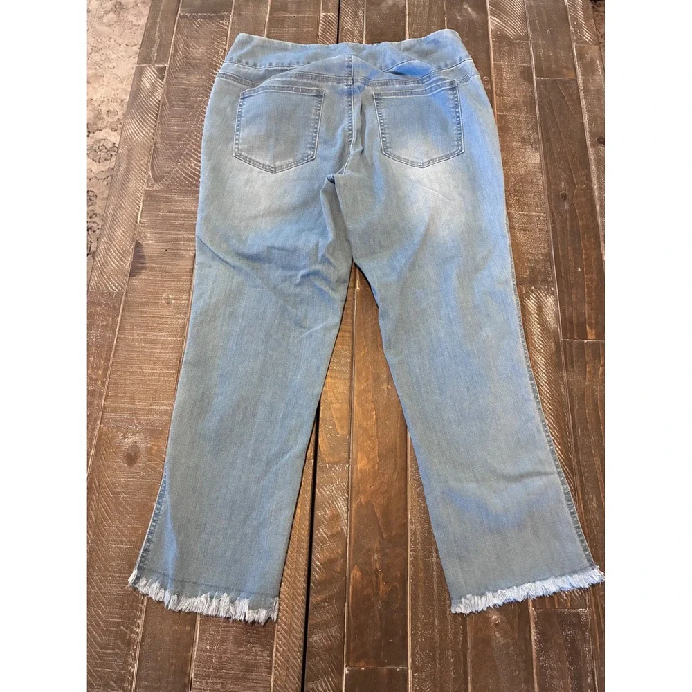 Slim-Sation Denim Capri Pants Size 10 Blue Distressed Frayed Hem Lace‎